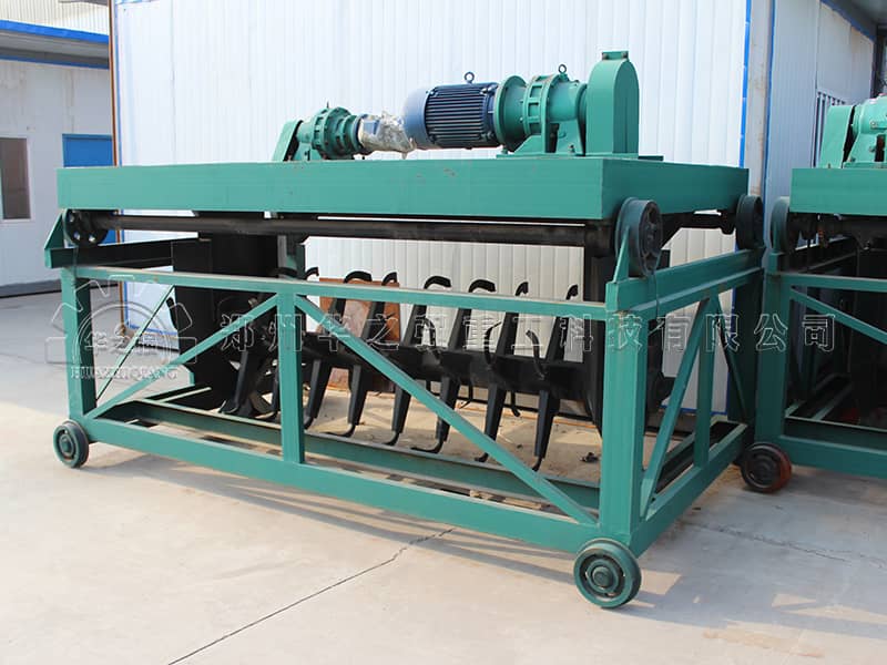 有機肥翻拋機實現(xiàn)一機多槽工作