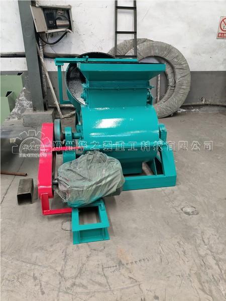 尿素粉碎機(jī)適用什么原料？有什么優(yōu)點(diǎn)？